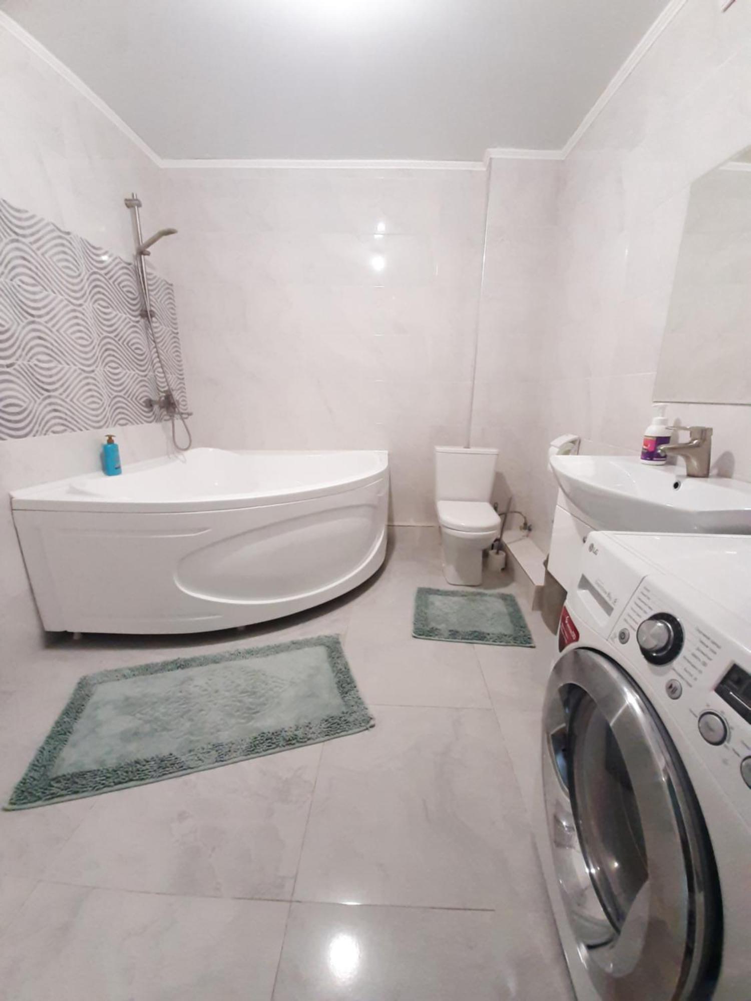 Comfortable Apartment Bishkek Ngoại thất bức ảnh